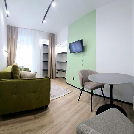 Apartment In The City Center Near The Park Lviv Exterior photo