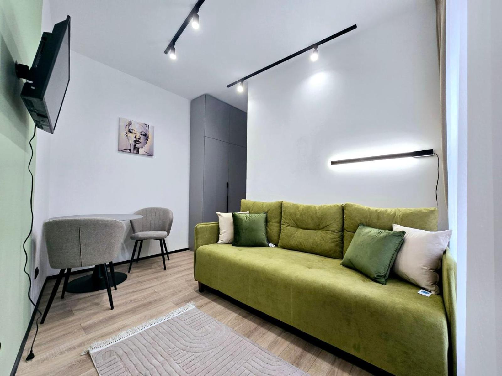 Apartment In The City Center Near The Park Lviv Exterior photo